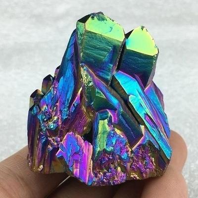 Galvanotecnica di cristallo naturale Sette ornamenti di grappoli di cristallo colorati arcobaleno Smagnetizzazione di grappoli di cristallo di pietra originale