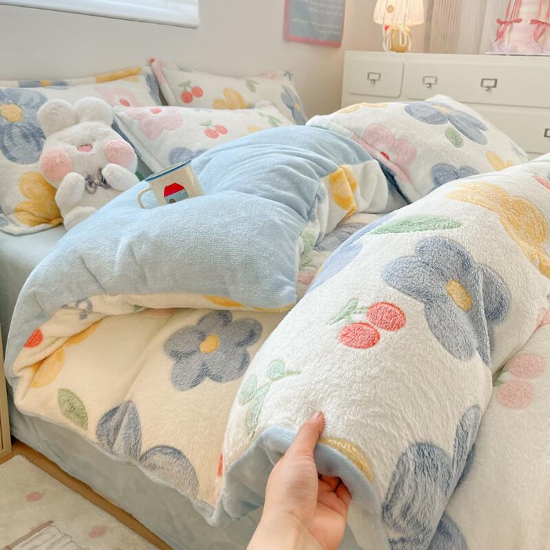 

LISM Floral Snowflake Velvet 4-Piece Bedding Set