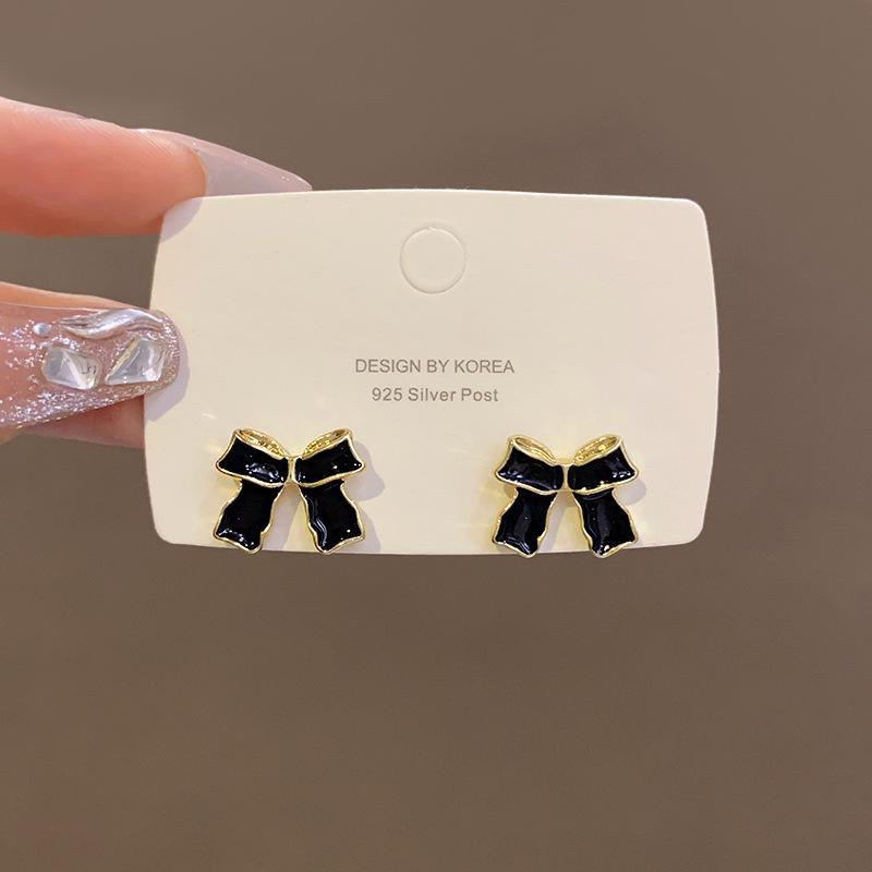 Silver needle French retro black bow stud earrings women's simple small versatile earrings high-end ear jewelry