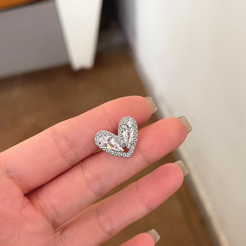 Luxury Zirconia Heart Ear Clip - No Piercing Needed, Women s 2026 High-End Bone Earring Accessory
