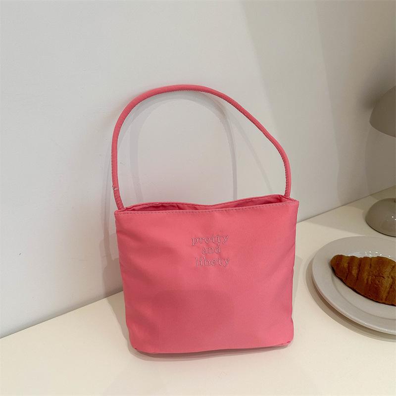 Modna torebka na ramię w kolorze cukierkowym na rok 2024: Stylowa codzienna torebka typu bucket pod ramię dla kobiet
