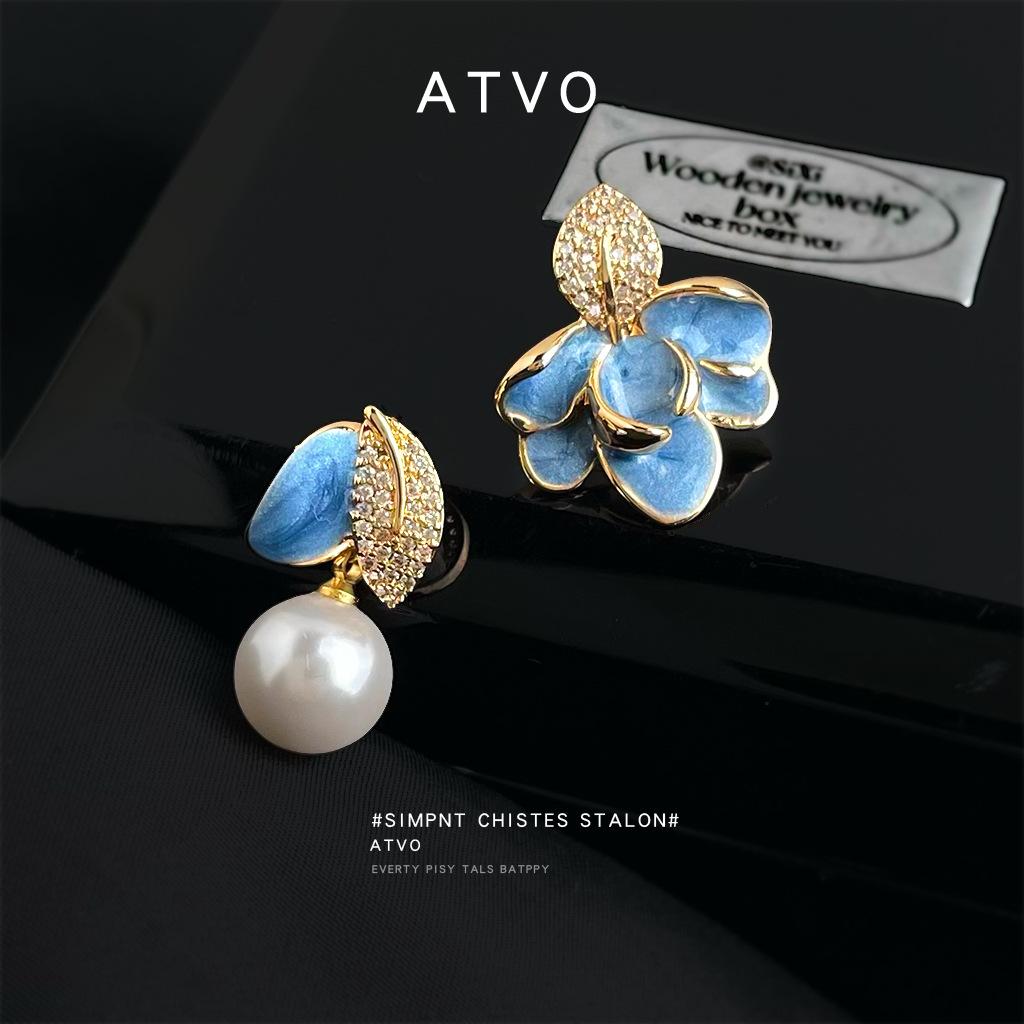 Эмалевые серьги-гвоздики с асимметричным дизайном, покрытые глазурью, с микроинкрустацией цирконами, в форме листа, Серьги