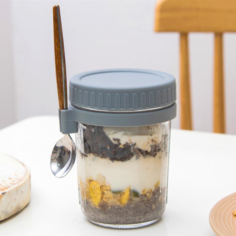 350ML Glasbehälter Versiegelt Tragbarer Becher mit Deckel Löffelhalter für Joghurt Frühstückscerealien Haferflocken Milchbehälter mit Skala