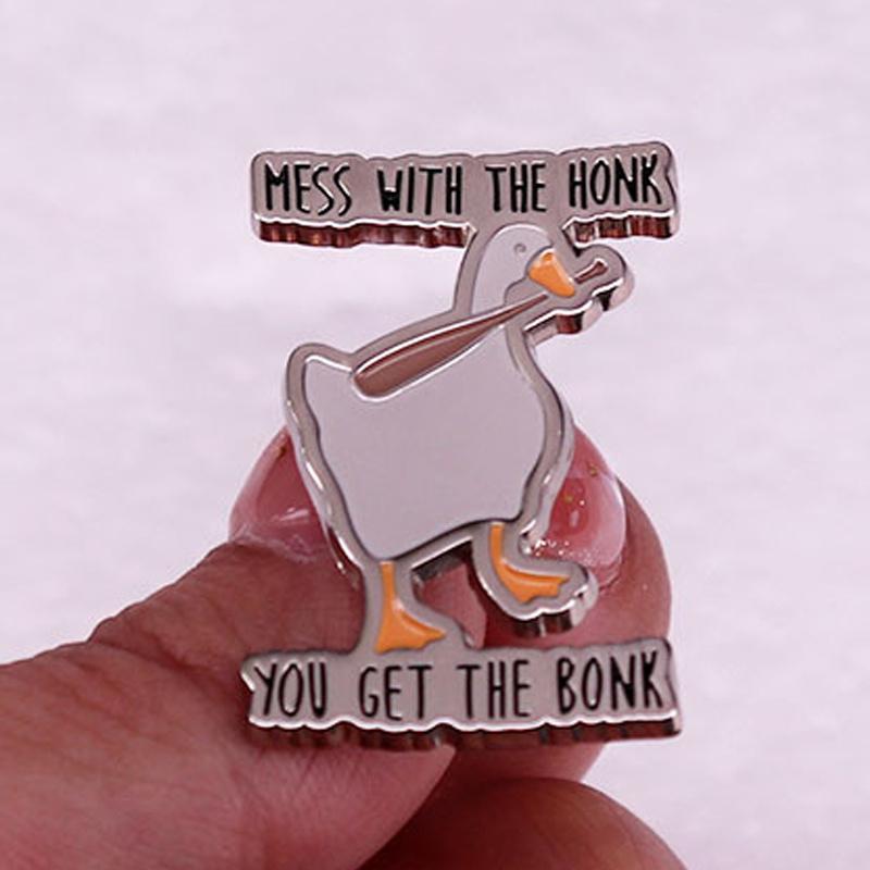 Funny "Mess with The Honk You Get The Bonk" Untitled Goose Simulator Game Fun Brooch Badge