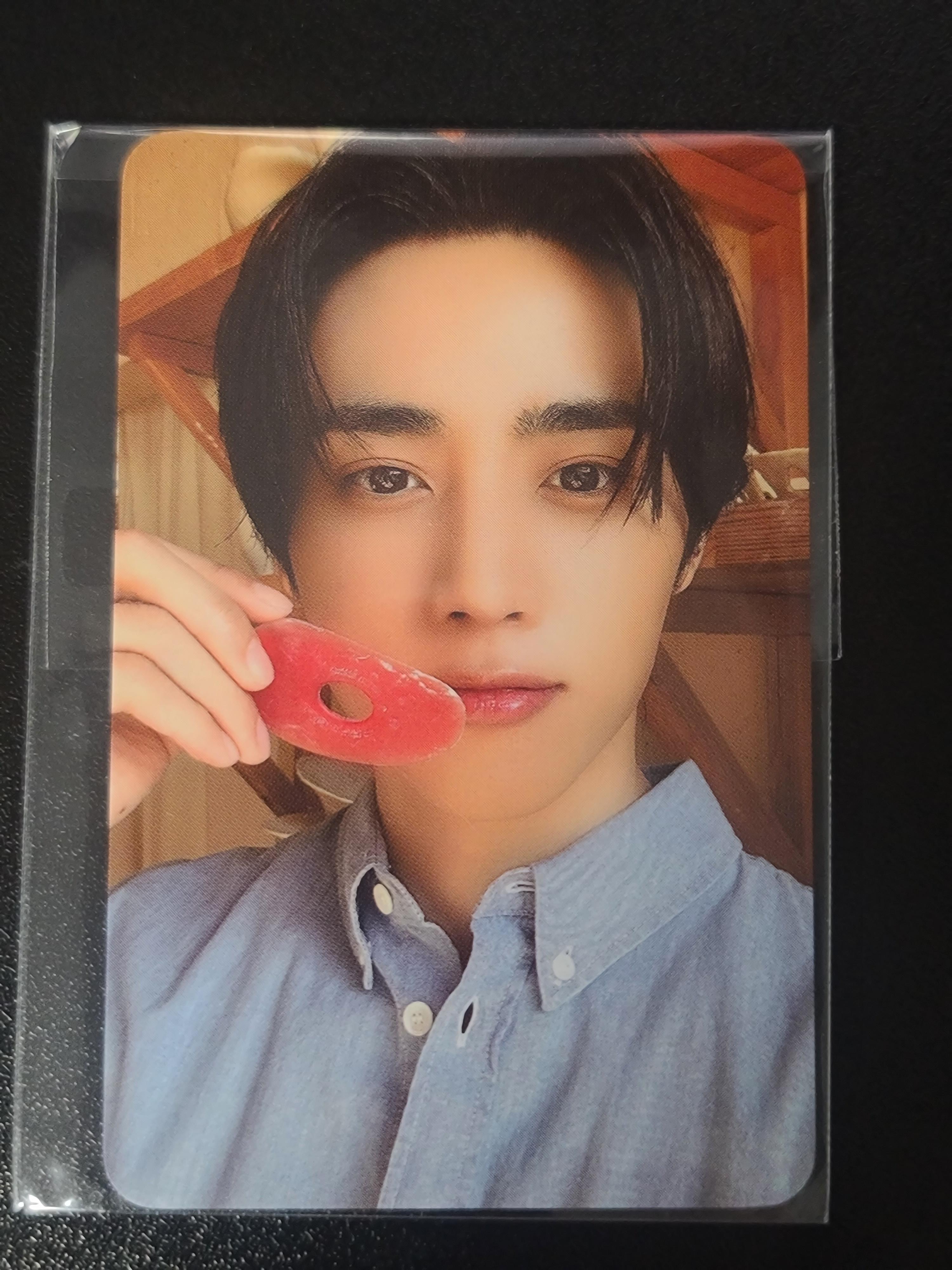 

The Boyz – ПРИВІТАННЯ З СЕЗОНОМ 2024 [THE BOYZ POTTERY] ( Спеціальна подарункова фотокартка Everline ) as the picture