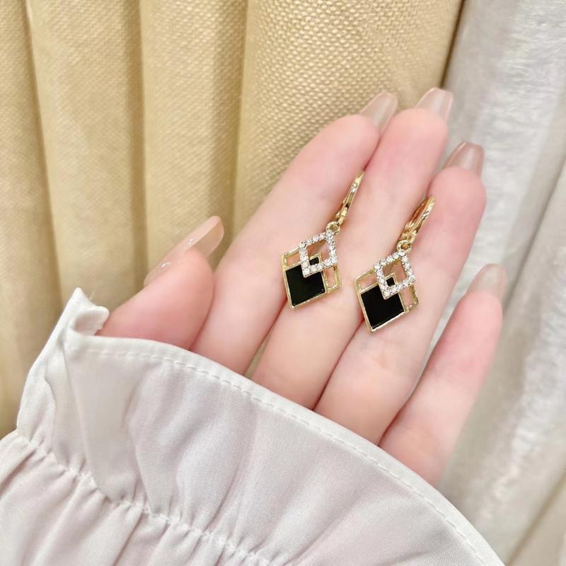 1pair European and American Fashion Personality Delicate Black Zircon Earrings Women Geometric Design Simple Light Luxury Earrings
