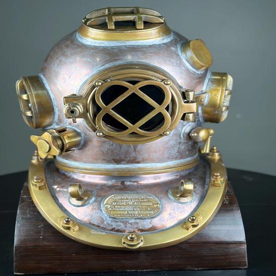 45.72 Cm Diving Helmet Heavy Boston Sea Scuba Diving Divers Helmet with Wooden Base Marine Nautical Home Décor Item