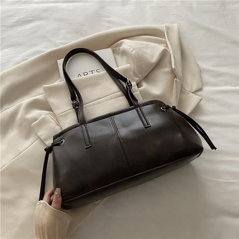 Fashion Commuter Large Capacity Casual 2025 New Textured Retro Ladies Pendant One Shoulder Underarm Portable Tote Bag