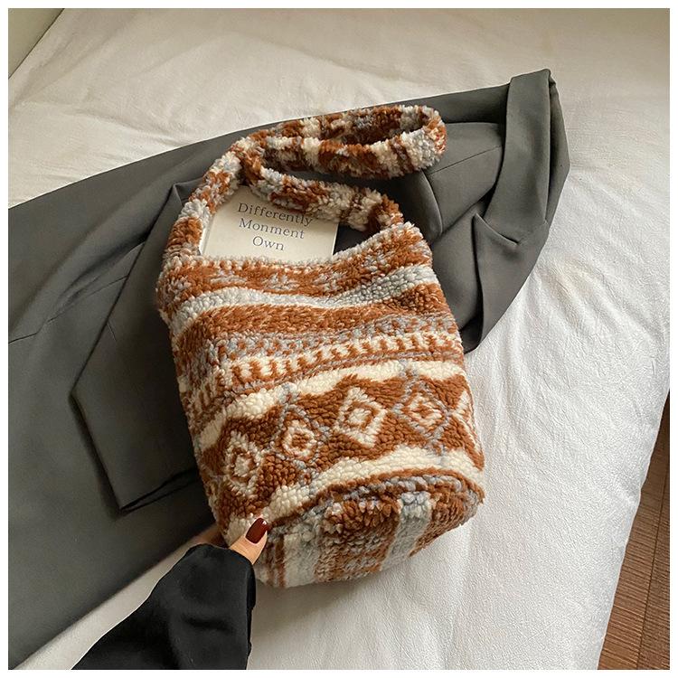 Cute Plush Bag Women's Autumn New Fashion Fluffy Bucket Bag High Value Large Capacity Shoulder Bag