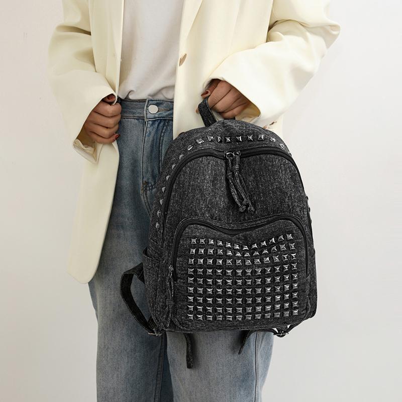 Mochila com Rebites Mochila Punk de Brim