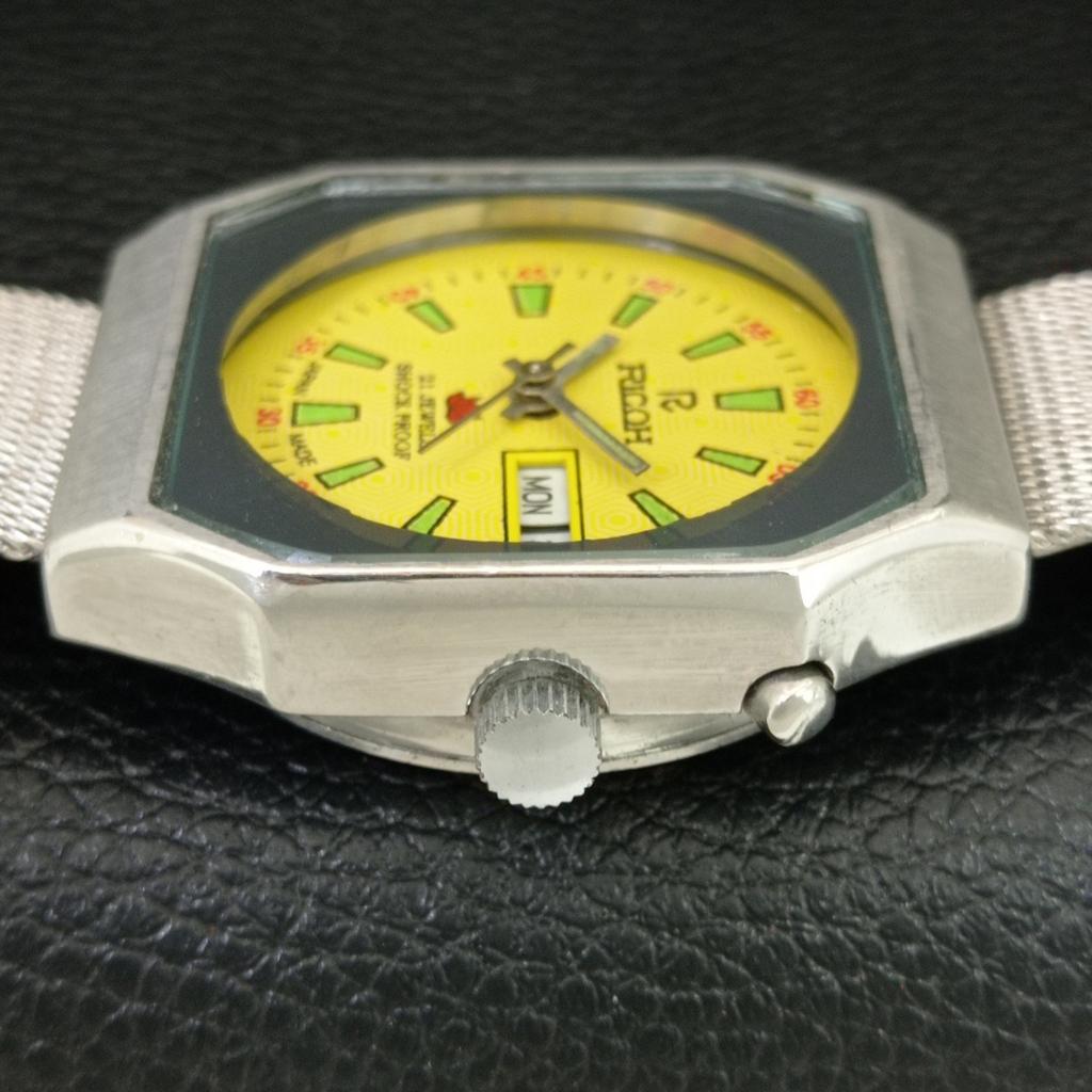 JAPAN VINTAGE RICOH R31 AUTOMATIC MENS YELLOW COLOR DIAL WATCH A704713-1