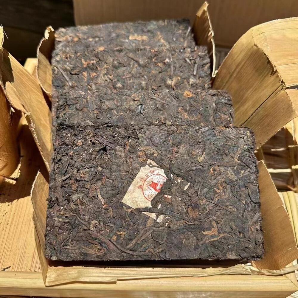 1kg Yunnan Gealterter Pu'er Reifer Tee Ziegel Alter Puerh Tee Gekochter Pu-Erh Ziegel Tee