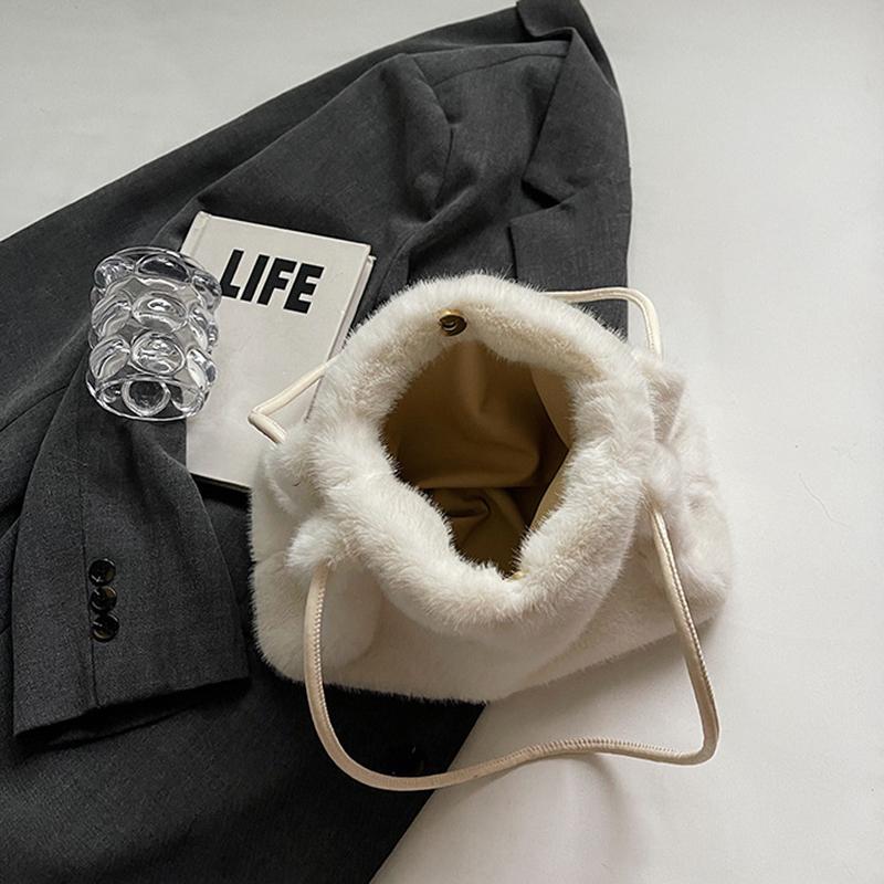 New Plush Bucket Bag for Autumn and Winter, Women's High-end Texture Niche Design Commuter Handbag
