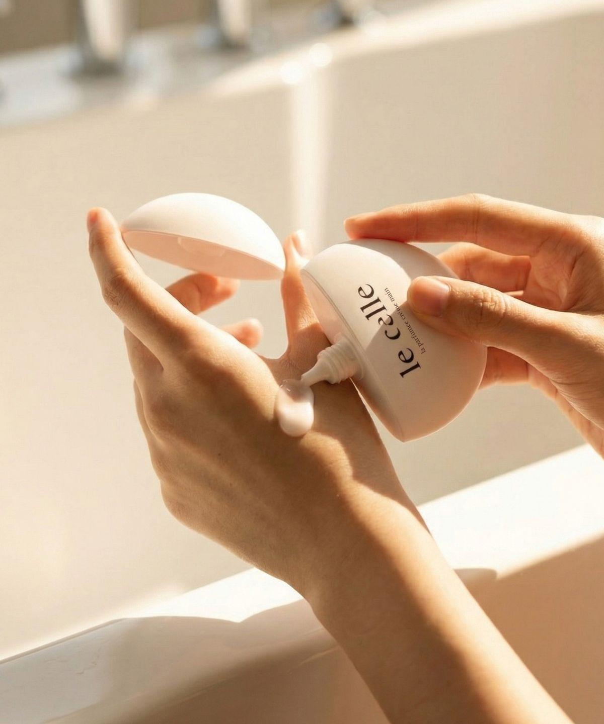 Perfume Hand Cream 50ml [Hinoki Wood / Fresh Flower] (Select 1 of 2) Lavern
