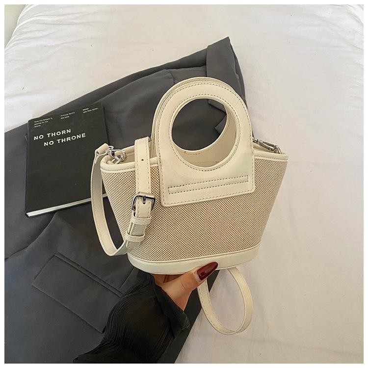 

This year s popular handbag women s 2025 new Korean fashion versatile high-end textured commuter shoulder messenger bag белый
