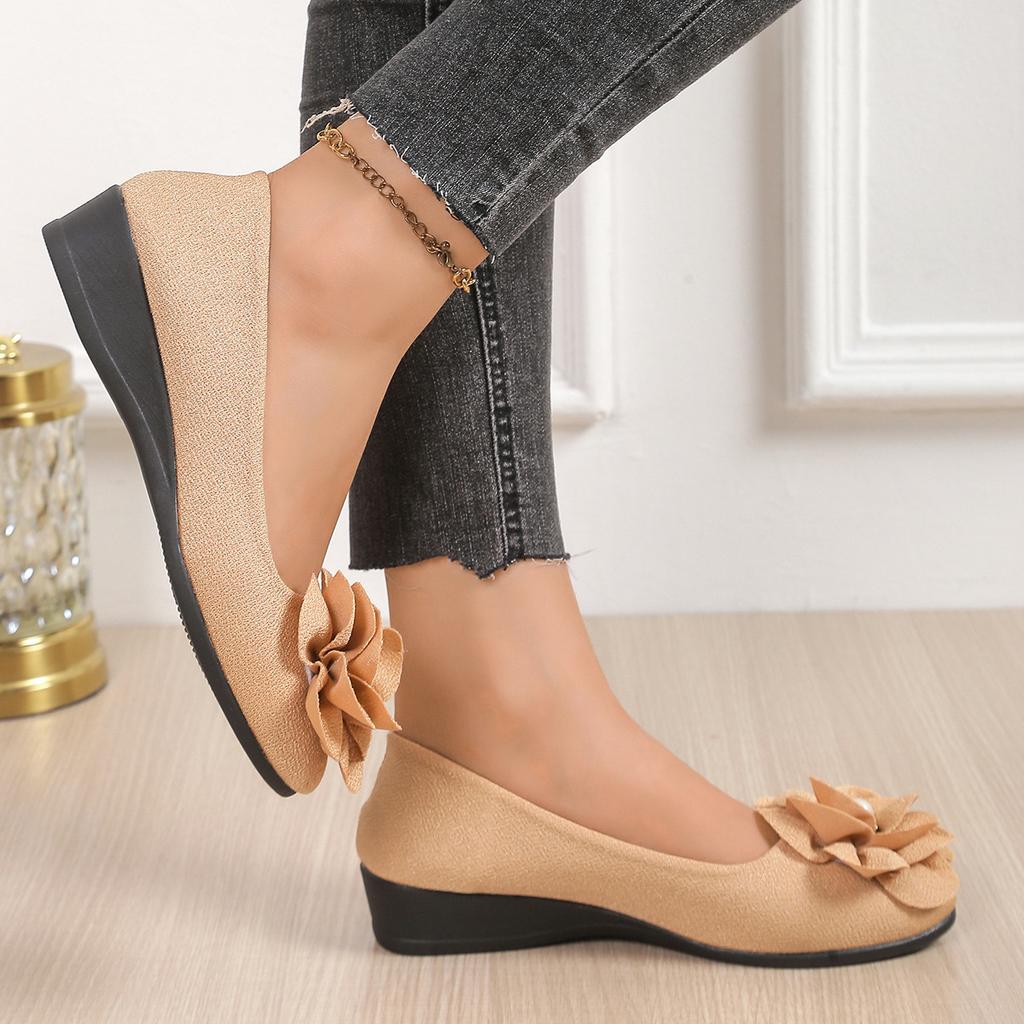 Large Size Shoes for Women with A Bow for Comfortable and Casual Wear. Women's Single Shoes