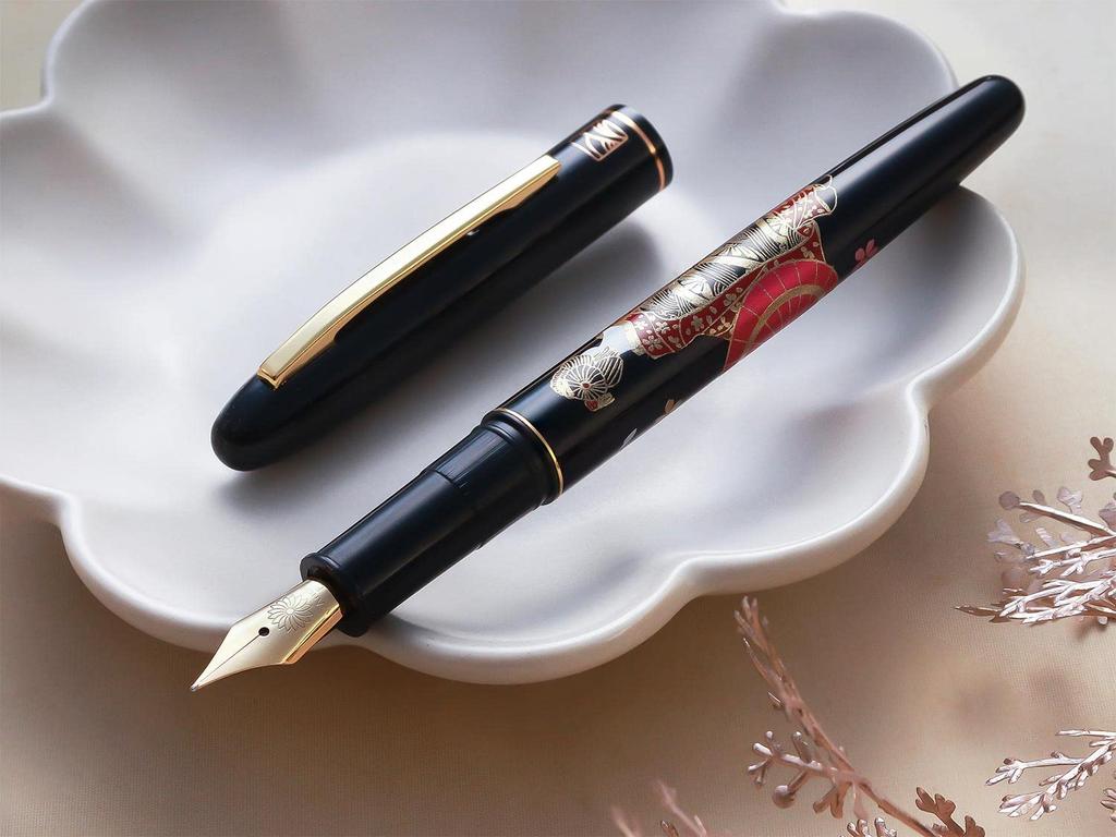 WANCHER Kuretake Modern Hana Maiko Fountain Limited Edition HANA MAIKO Fine Maki-e Pen, (F Nib)