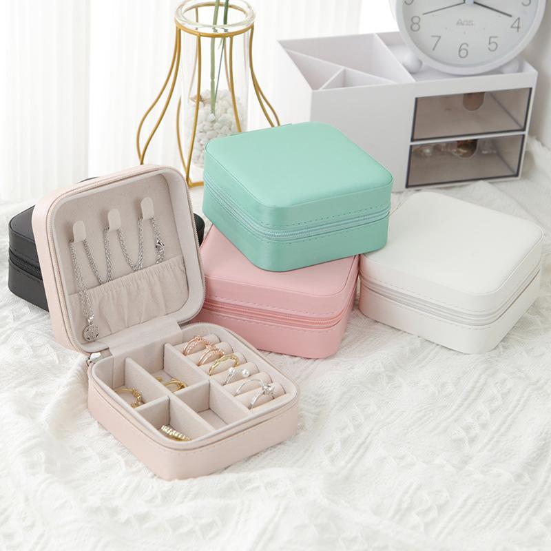 Bilezikler, Küpeler, Yüzükler ve Çiviler İçin Basit ve Taşınabilir Seyahat Takı Saklama Kutusu