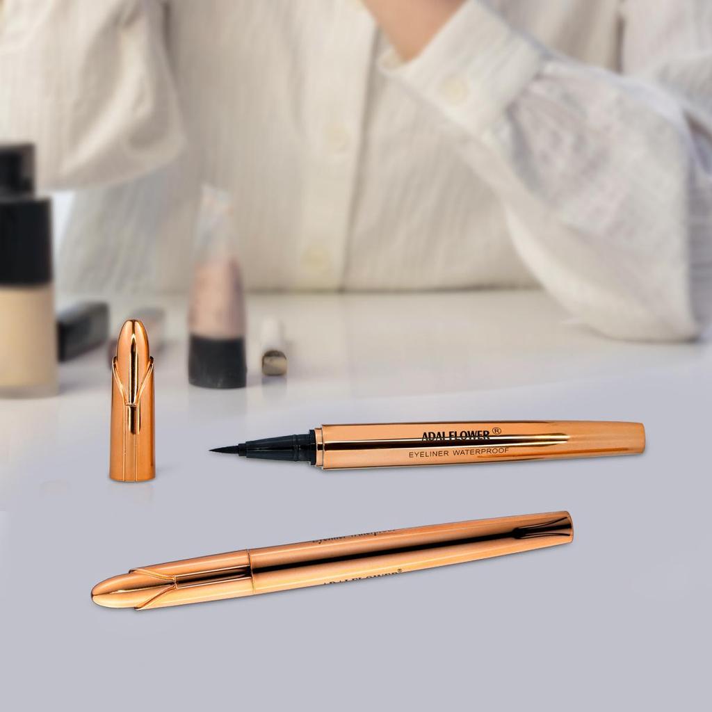 Wasserfester Eyeliner. Wischfest, färbt nicht ab, langanhaltende Farbe. Kaufen Sie 2 und erhalten Sie 1 gratis. Gold