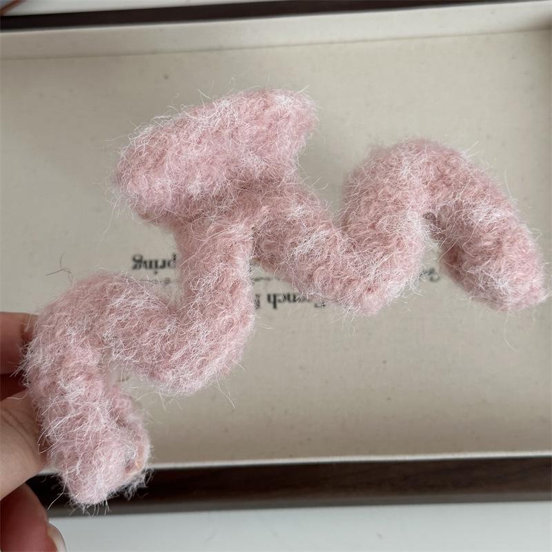 Pink Plush Hairpin Women's Large Shark Clip - Autumn/Winter Edition