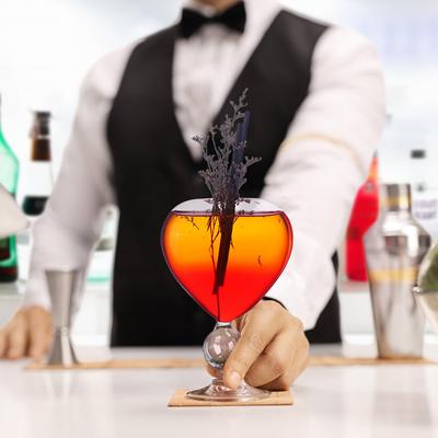 Herzförmiges Cocktailglas mit Strohhalm Klares Stielweinglas Kreative Champagnergläser Trinkbecher für Bar Pub Club