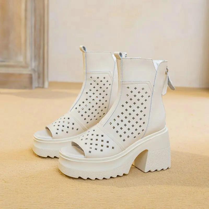 

Модные ажурные ботинки женские кожаные 2025 новые летние тонкие дышащие с внутренней танкеткой толстая подошва с открытым носком крутые ботинки 40 бежевый
