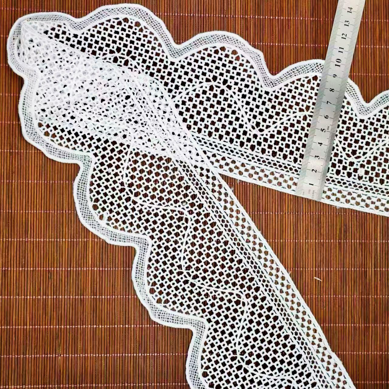 

Белая молочная шелковая водорастворимая кружевная вышивка с волнистым краем Кружево Ручная работа DIY Одежда Детская одежда Тканевые аксессуары 33183894