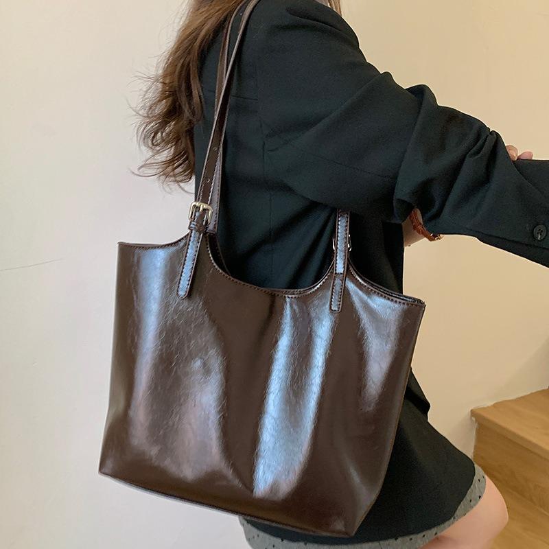 Bags, niche tote bags, large-capacity women's new models, women's commuter bags, versatile shoulder bags, women's bags