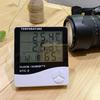 Digitales Thermo-Hygrometer Feuchtigkeits-Raumtemperaturmesser Wetterstation Uhr LCD-Zeit Schreibtisch-Tischuhren