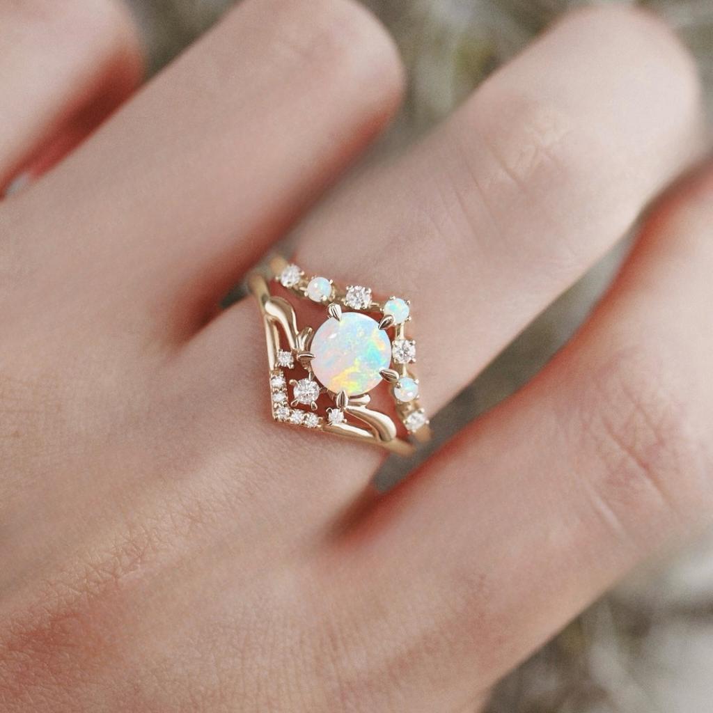 Luxury Light Luxury S925 Silver-plated White Opal Edge White Diamond Ring for Women, Retro Fashion Crown Jewelry