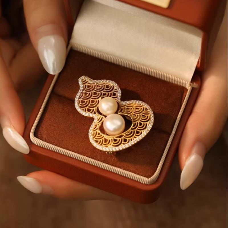 New Chinese Style Hollow Gourd Pearl Elegant Suit Brooch For Women Clothing Coat Corsage Jewelry Accessories Gifts