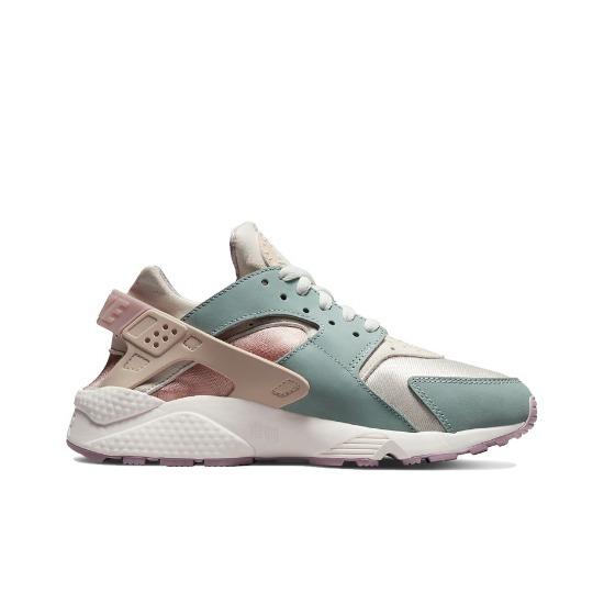 Nike Air Huarache 'One Mile Social Club' DQ4990-104 Damenschuhe