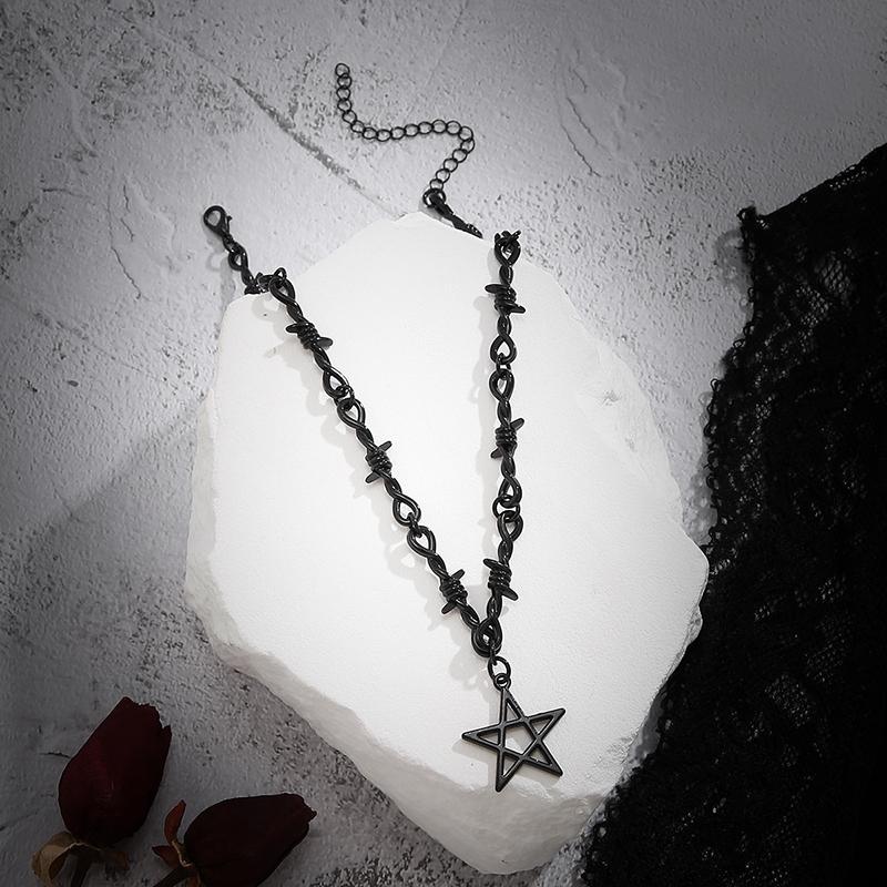Gothic Punk Black Metal Thorn Necklace For Men And Women Hip-hop Fashion Star Pendant Dark Style Jewelry Gift