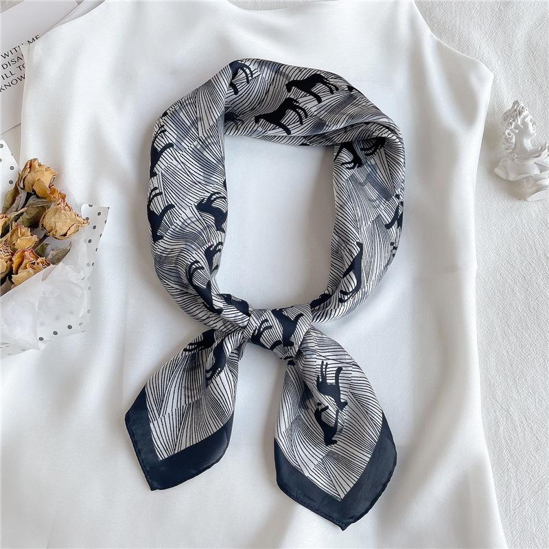 Hong Kong style small square scarf animal horse scarf high cold wind scarf 71cm sun protection shawl retro temperament silk scarf tied hair
