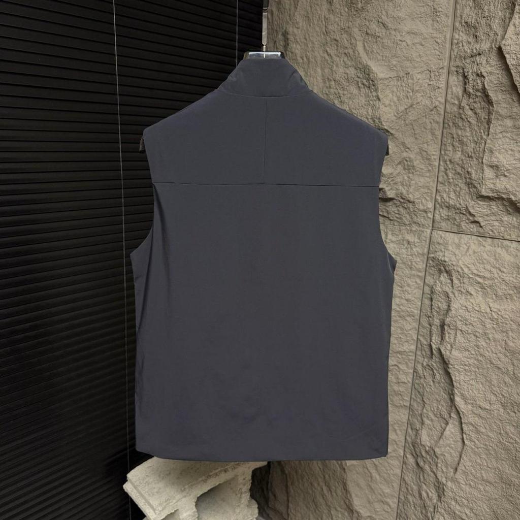 Men's Plus Size Outdoor Wear-Resistant Vest: Stand Collar, Loose Fit, Comfortable, Sleeveless, Casual with Pockets.