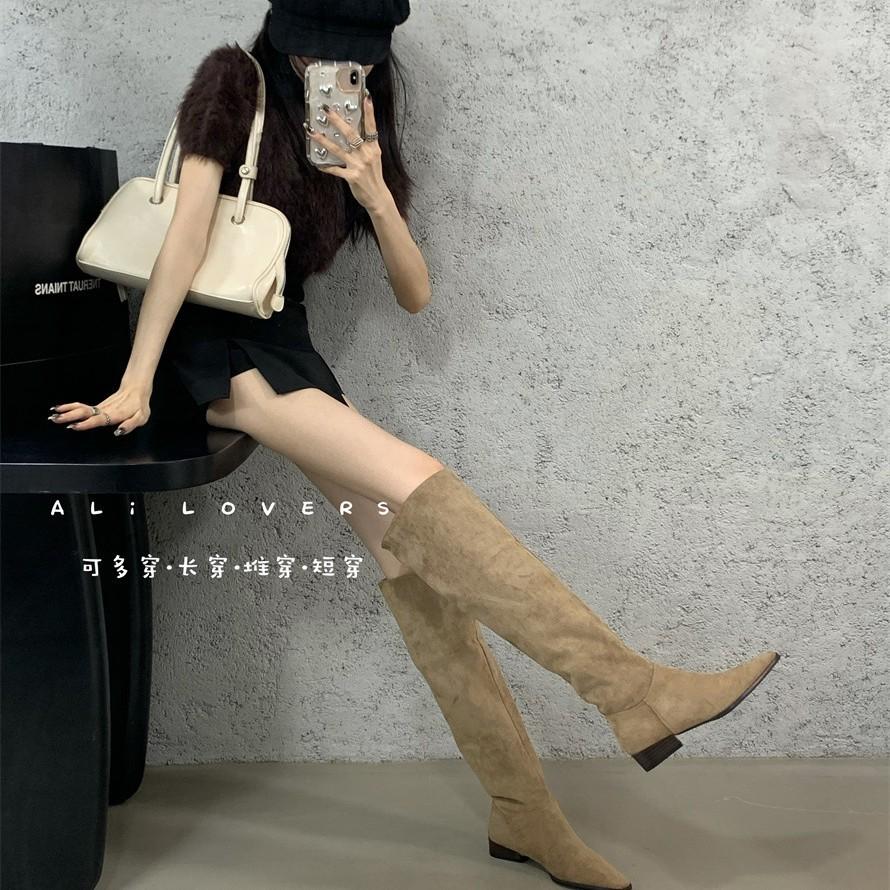 2025 Herbst und Winter Französische Retro Wildleder Stiefeletten mit niedrigem Absatz Damen Stiefel mit dickem Absatz und spitzer Zehenpartie Plissiert Gestapelte hohe Damenstiefel