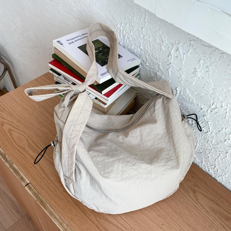 

2025 new leisure commuting nylon cloth bag, European and American trendy fashion personalized design, girly style large-capacity women s bag
