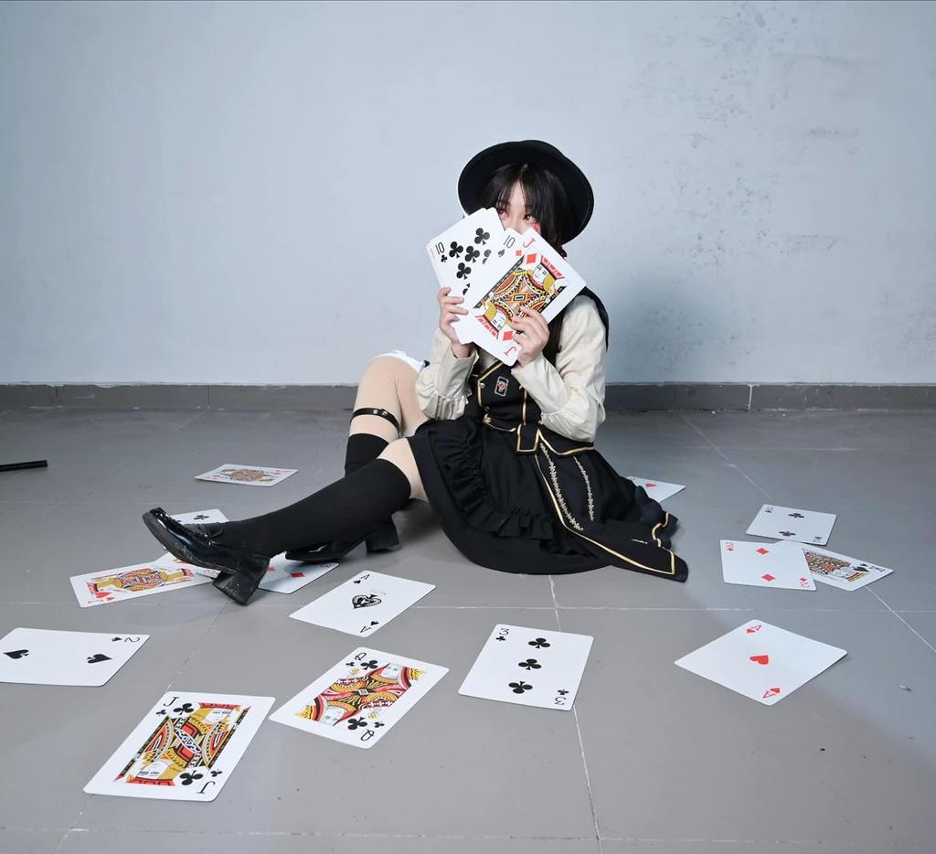 King Size Playing Extra Big Trumps Cards, Large, Family-Friendly, 2x-6x Magic, Jokes, (6x)