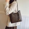 2025 New Tote Bag Women's Senior Sense Simple Commuter Shoulder Bag