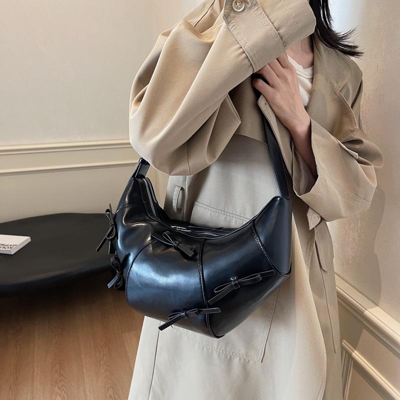 

Осенняя модная большая сумка для женщин 2024 года, новая универсальная сумка через плечо высокого класса, сумка-тоут большой вместимости 37*12*21 чёрный