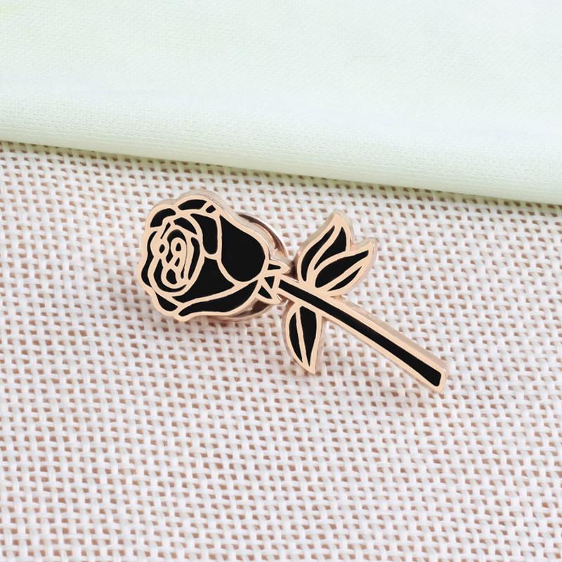 

Pretty Flower Badge Red Black Rose Enamel Pins Metal Fashion Brooches Valentine s gift For Girlfriend Backpack Lapel Hat Jewelry чёрный