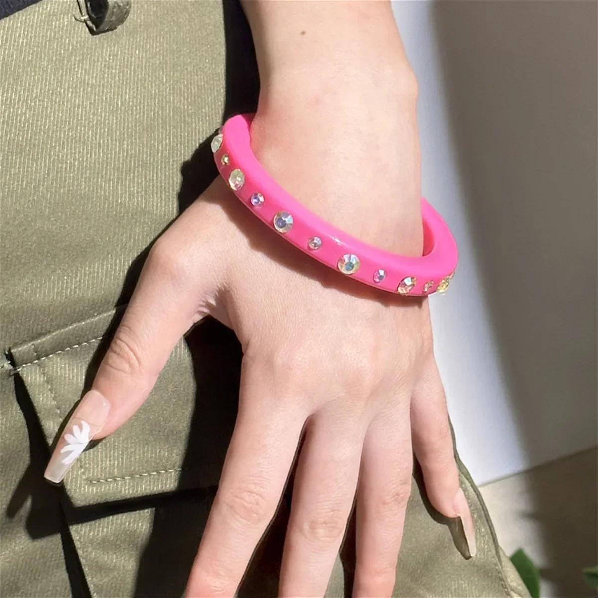 

Resin Bangle Fun Sweet Women Acrylic Shining Geometric Exquisite Wide Round Love Charm Cuff Bangles Fashion Jewelry Bracelet 70mm