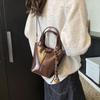 Premium texture retro small bag women's 2025 new popular fashion versatile messenger bag shoulder portable bucket bag