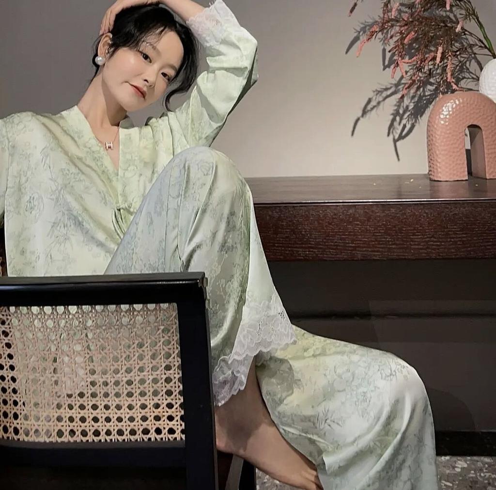 Pajamas women's spring and autumn ice silk national style ice silk disc buckle flower Xiaohongshu new Chinese thin long-sleeved loungewear set