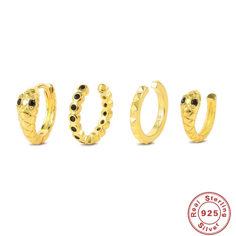 A Set Of Three 925 Silver Earrings, A Set That Saves Worry And Time, And Is Matched With Earrings For Daily Commuting.