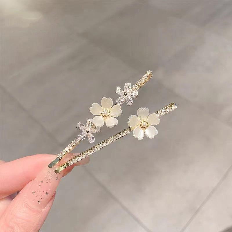 Perlen Katzenaugen Strass Blume Haarspange - Elegante Seitenklammer für Pony und krauses Haar