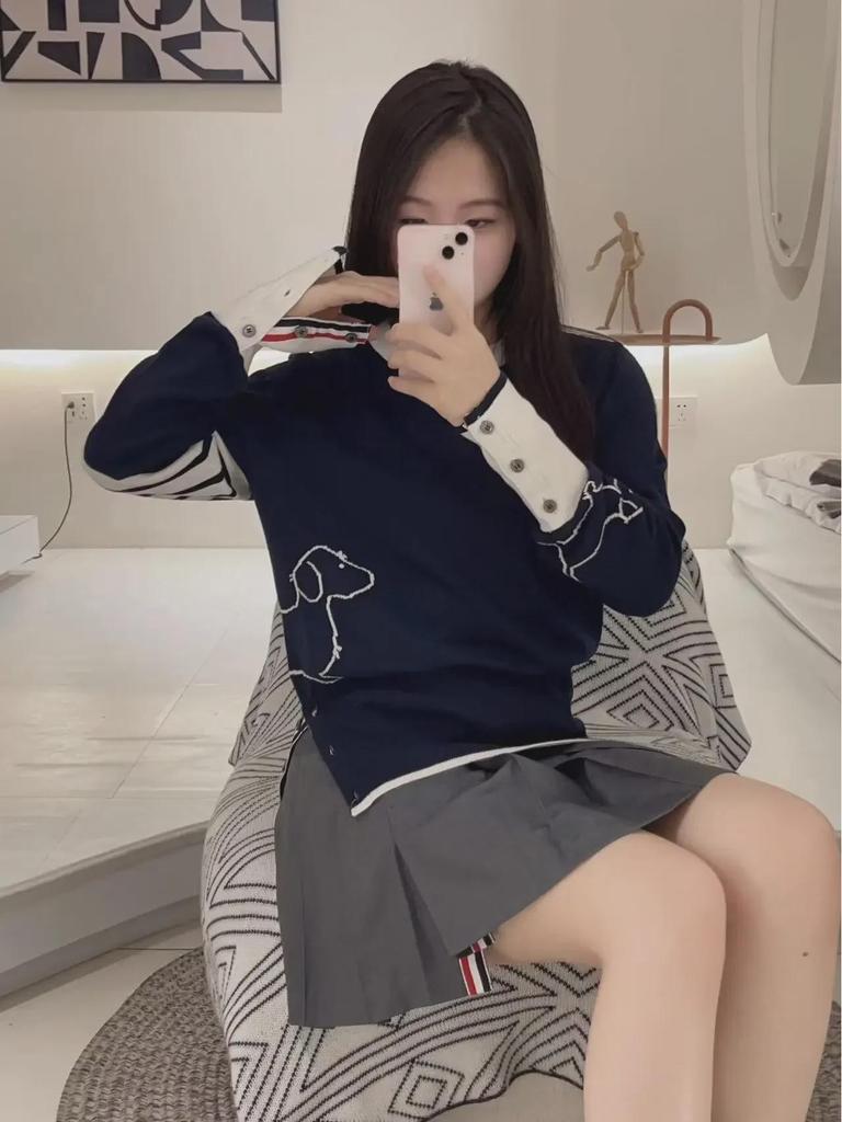 Classic Four-Bar Women's Puppy Jacquard Sweater - College Style, Long-Sleeved, Round Neck, Warm Bottoming Shirt