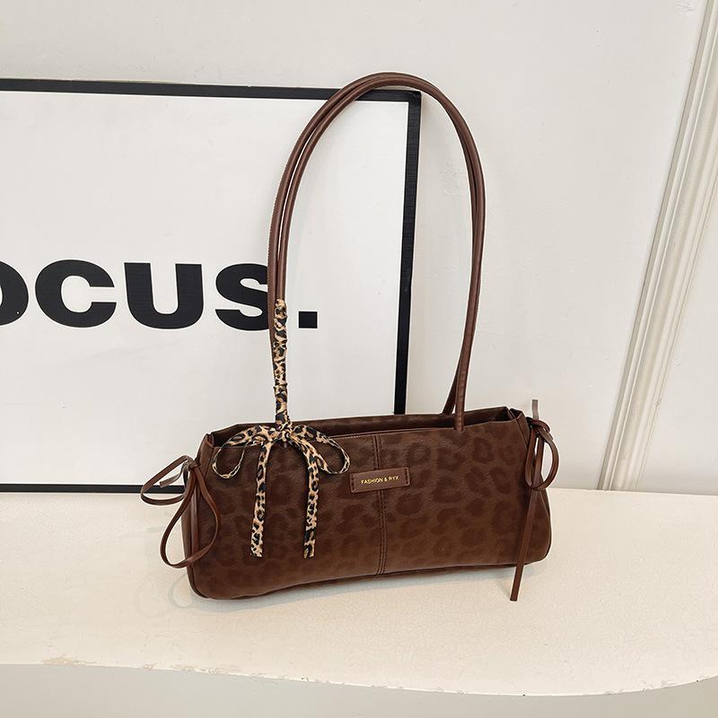 Fashion leopard print simple design Korean new 2026 winter women s shoulder portable underarm baguette bag