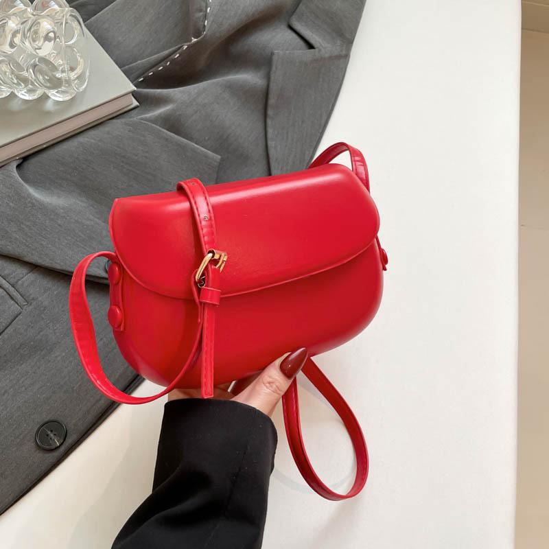 2025 Summer New Korean Retro Ins Red Saddle Bag Crossbody Small Bag Women's Versatile Simple Mobile Phone Bag