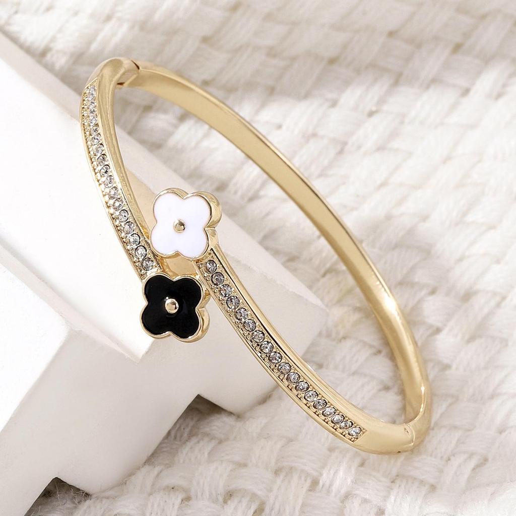 Diamond-Studded Enamel Four-Leaf Clover Women's Bracelet - Retro High-End Open Bangle Jewelry